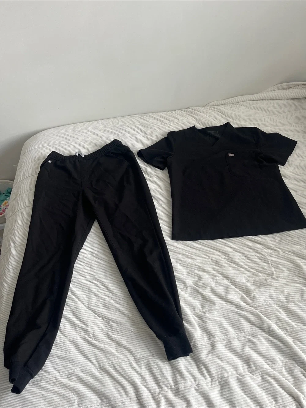 Figs Men's Black Jogger Scrub Set - Top & Sweatpants